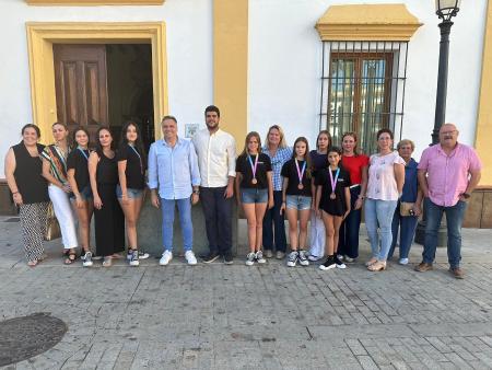 Image El alcalde recibe al conjunto infantil de la Escuela Municipal de Gimnasia Rítmica